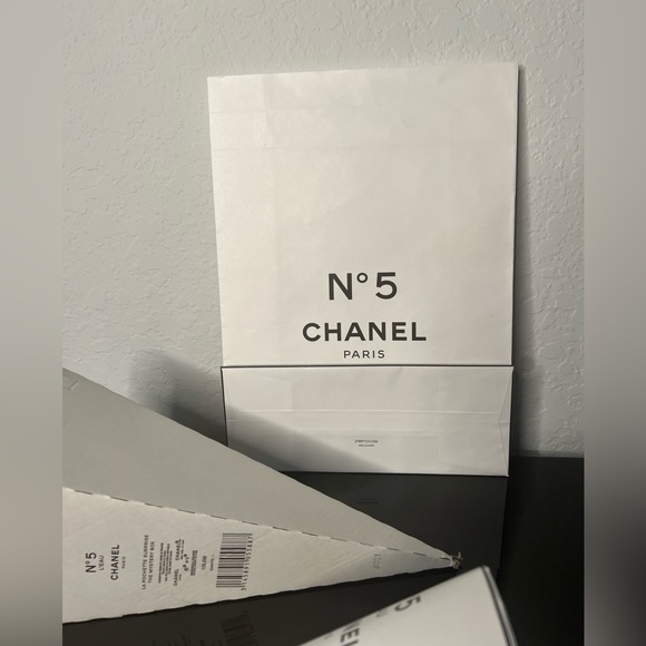 CHANEL N°5 L’EAU The Mystery Box Factory 5 Collection Pochette SET PLUS GIFT BAG - Picture 5 of 9